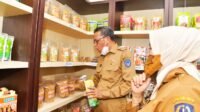 Gubernur Resmikan Pojok Pangan Lokal dan Pasar Mitra Tani Gratis Ongkos Kirim