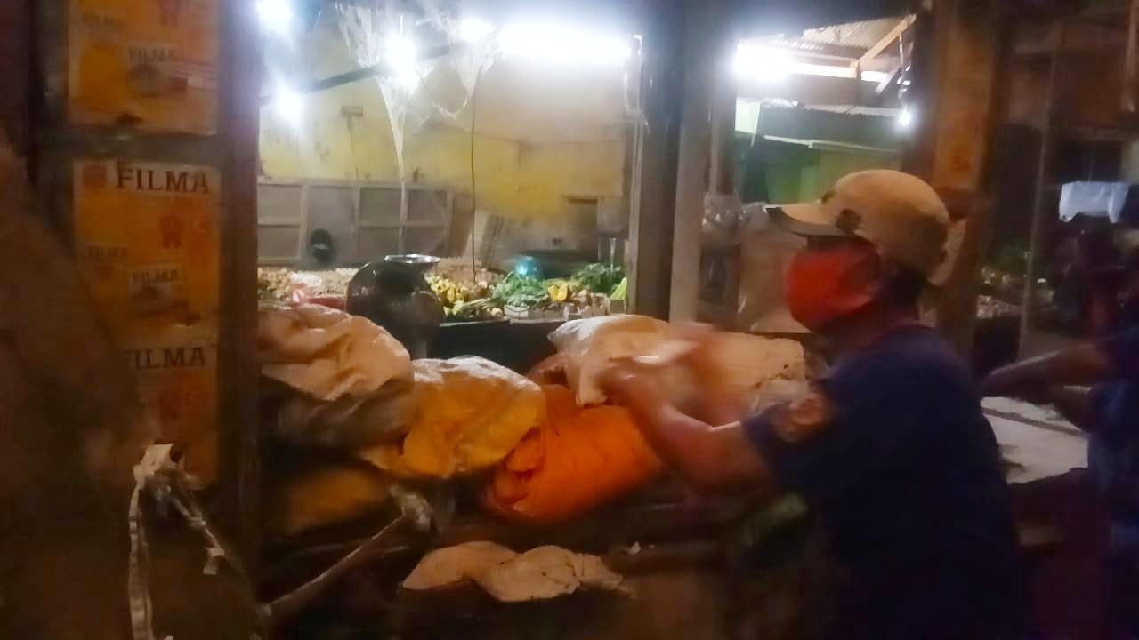 PD Pasar Makassar Bongkar Hamparan Kios di Pasar Cendrawasih 2 PD Pasar Makassar Bongkar Hamparan Kios di Pasar Cendrawasih