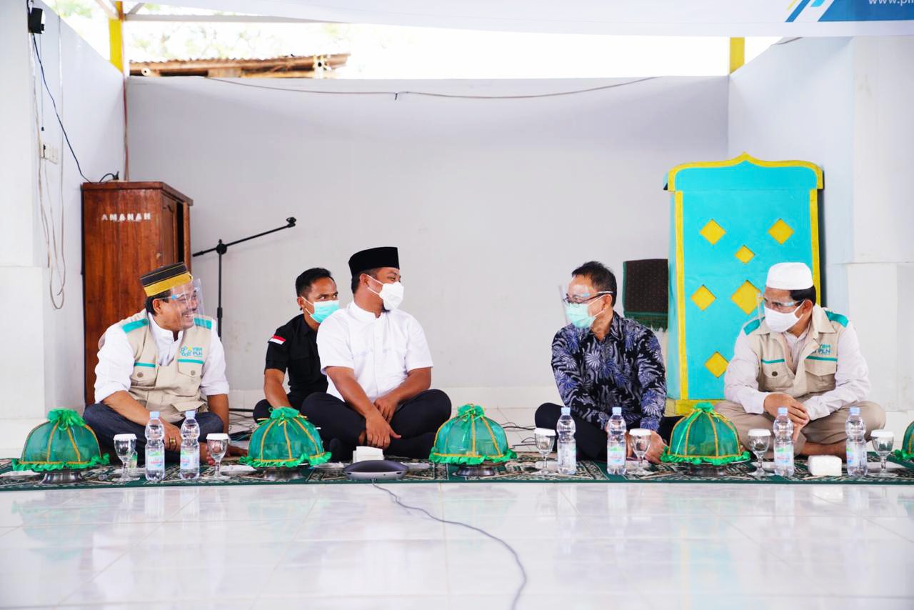 PLN Berbagi Kebahagiaan, Wagub Sulsel Serahkan Bantuan Rp300 Juta Untuk 75 ribu Anak Yatim dan Dhuafa 2 IMG 20201026 095533