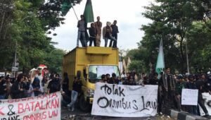 Tutup Alauddin, HMI Gowa Raya Unjuk Rasa Tolak Omnibus Law