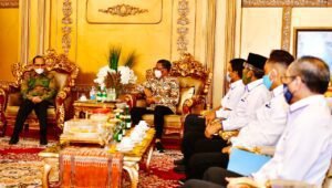 Gubernur Umumkan Kenaikan UMP Sulsel 2021 Menjadi Rp3.165.000