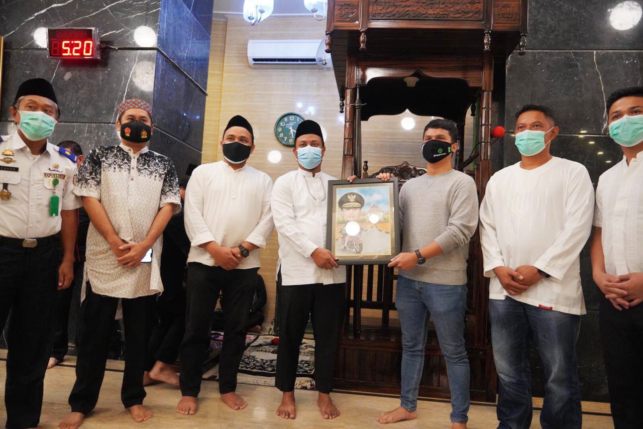 Hadir Shalat Subuh Bersama Gojek, Wagub Sulsel Ingatkan Driver Mengejar Keberkahan Rezeki
