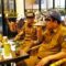 Beredar Foto Pria Berseragam ASN Menenggak Bir, Wagub Sulsel Minta BKD dan Inspektorat Lakukan Investigasi