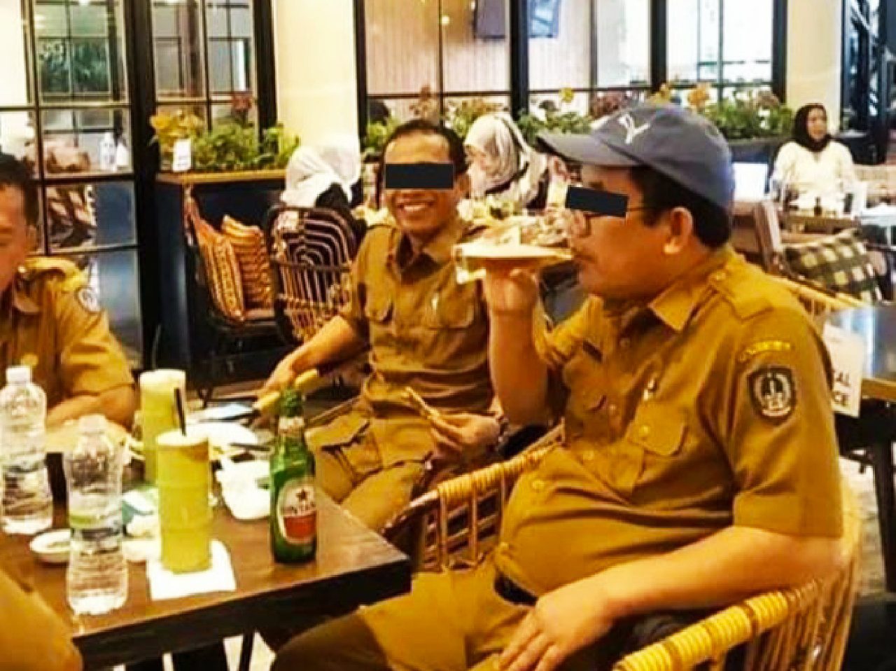 Beredar Foto Pria Berseragam ASN Menenggak Bir, Wagub Sulsel Minta BKD dan Inspektorat Lakukan Investigasi