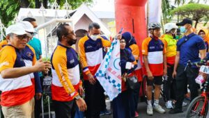 Gubernur NA Lepas Peserta Gowes Sehat IKA Smanli Rute Makassar-Pangkep