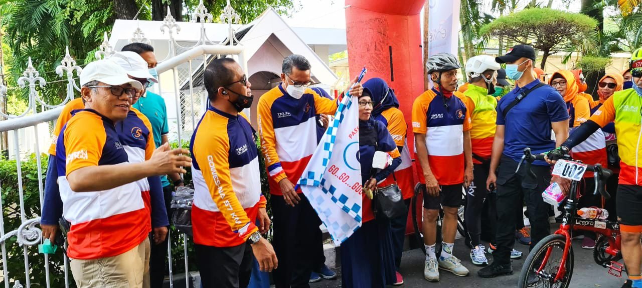 Gubernur NA Lepas Peserta Gowes Sehat IKA Smanli Rute Makassar-Pangkep
