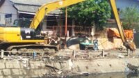 Kanal Pasar Pabaeng-baeng Dibersihkan, Ratusan Lapak Pedagang Dibongkar