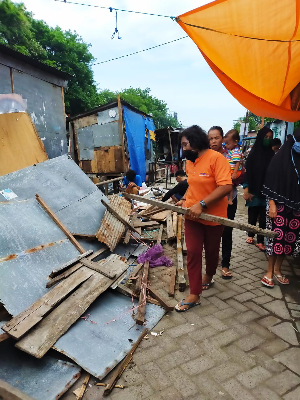 Kanal Pasar Pabaeng-baeng Dibersihkan, Ratusan Lapak Pedagang Dibongkar 2 Kanal Pasar Pabaeng-baeng Dibersihkan, Ratusan Lapak Pedagang Dibongkar