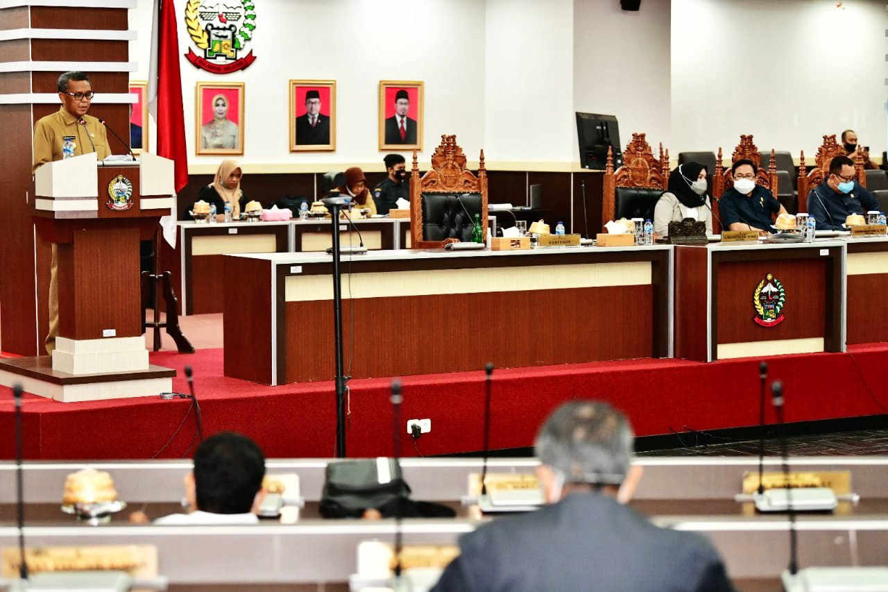 Penjelasan Gubernur atas Nota Keuangan dan Ranperda Sulsel Tentang APBD TA 2021