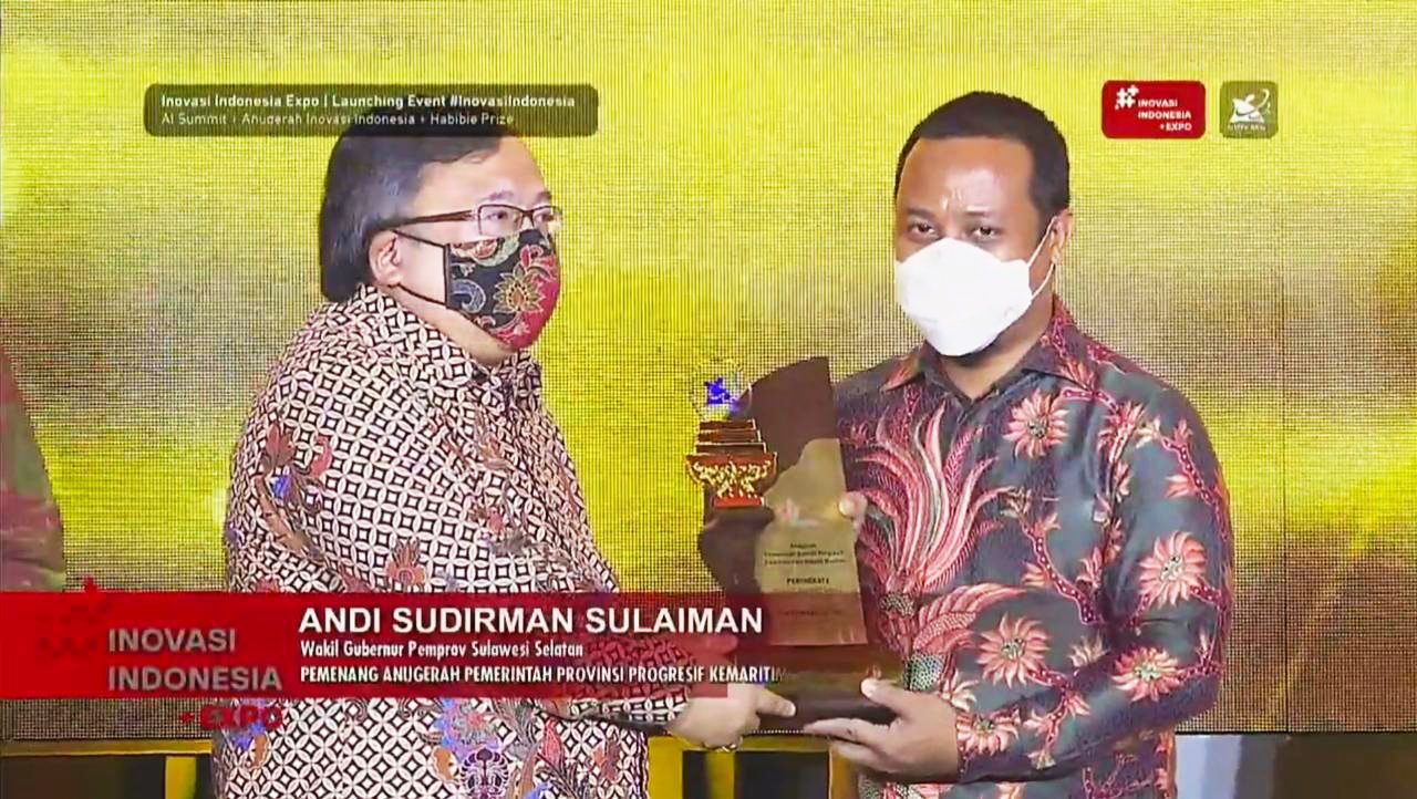 Di Hari Pahlawan, Wagub Sulsel Terima Penghargaan dari Kemenristek 2 Di Hari Pahlawan, Wagub Sulsel Terima Penghargaan dari Kemenristek