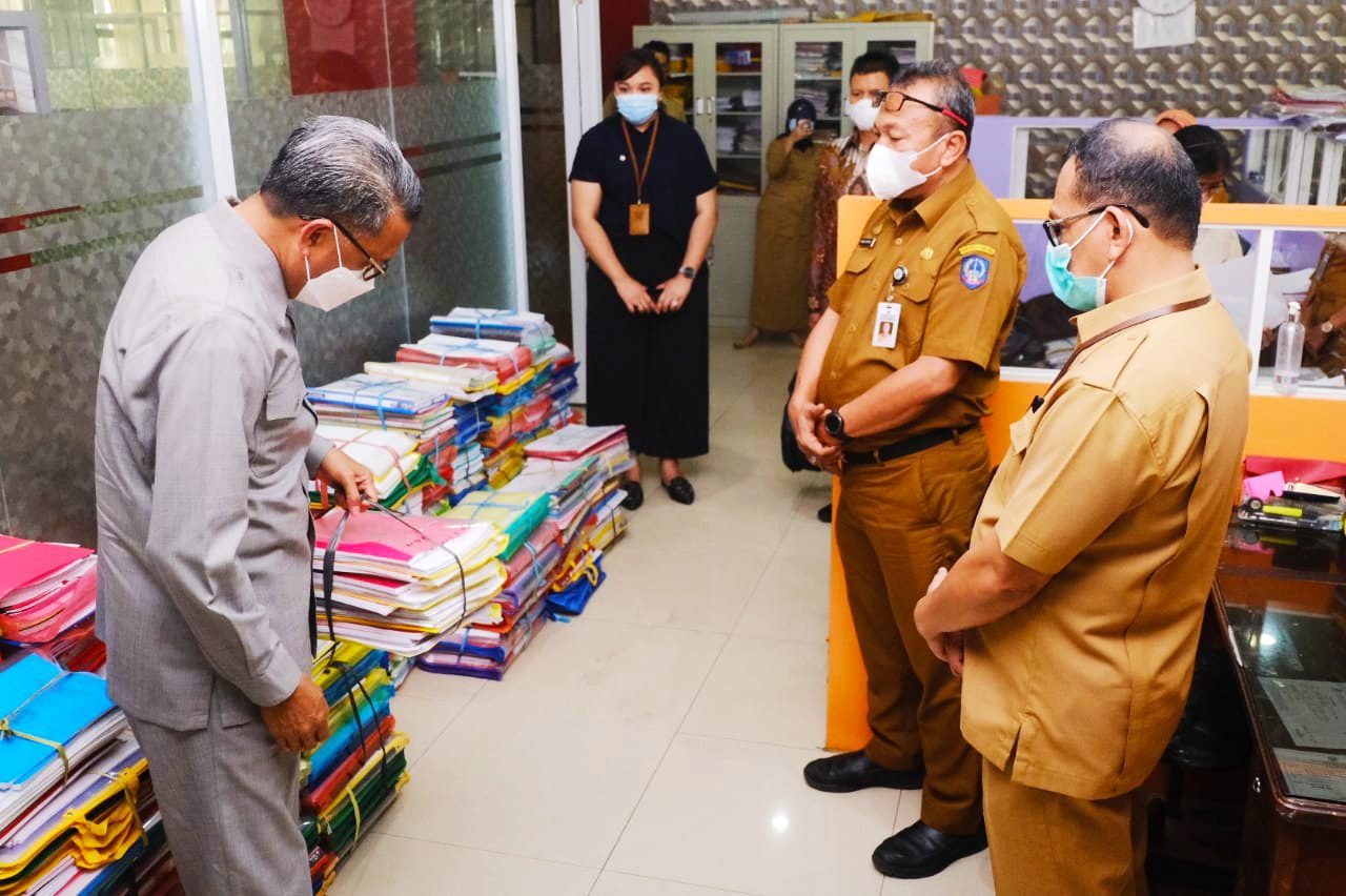 Sidak Diknas Sulsel, Gubernur Soroti Pelayanan Panjang dan Berbelit