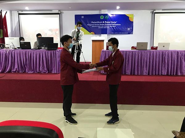 Sekolah Tinggi Ilmu Farmasi Makassar Lantik Pengurus Harian 2 IMG 20201130 WA0127