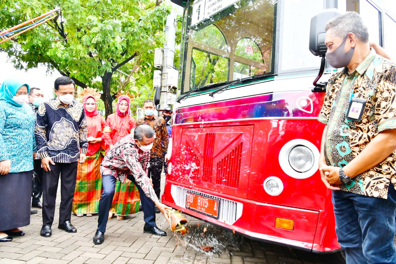 Launching Bus Wisata Metro Kota, Gubernur: Ini merupakan ide brilian