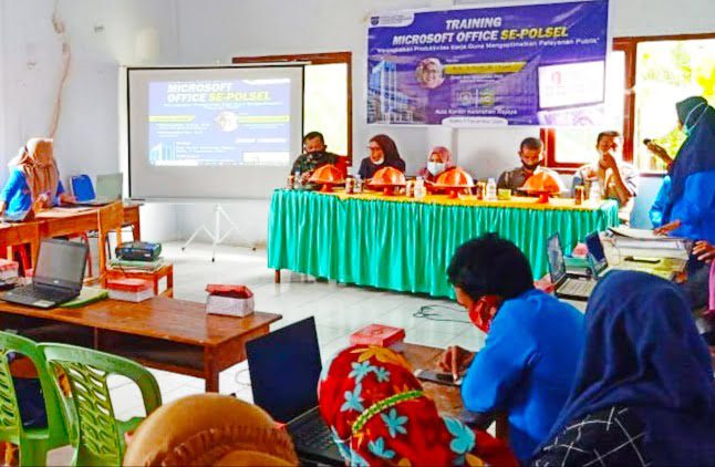 Camat Polsel Takalar Baharuddin Apresisasi Training Microsoft Office Mahasiswa KKP Fisip Unismuh Makassar