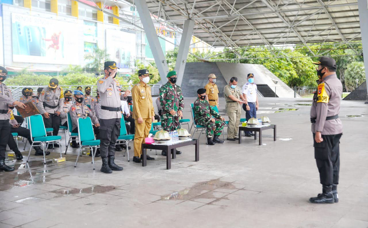 Hadiri Apel Pengamanan, Prof Rudy Imbau Jaga Prokes Jelang Pencoblosan hingga Natal dan Tahun Baru 2 Hadiri Apel Pengamanan, Prof Rudy Imbau Jaga Prokes Jelang Pencoblosan hingga Natal dan Tahun Baru