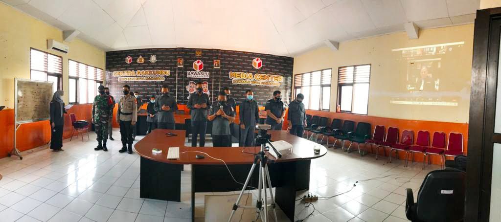Bawaslu Makassar Gelar Apel Siaga Pilwali Makassar Via Daring