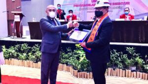Rektor UNM Raih Gelar Insinyur Profesional Utama