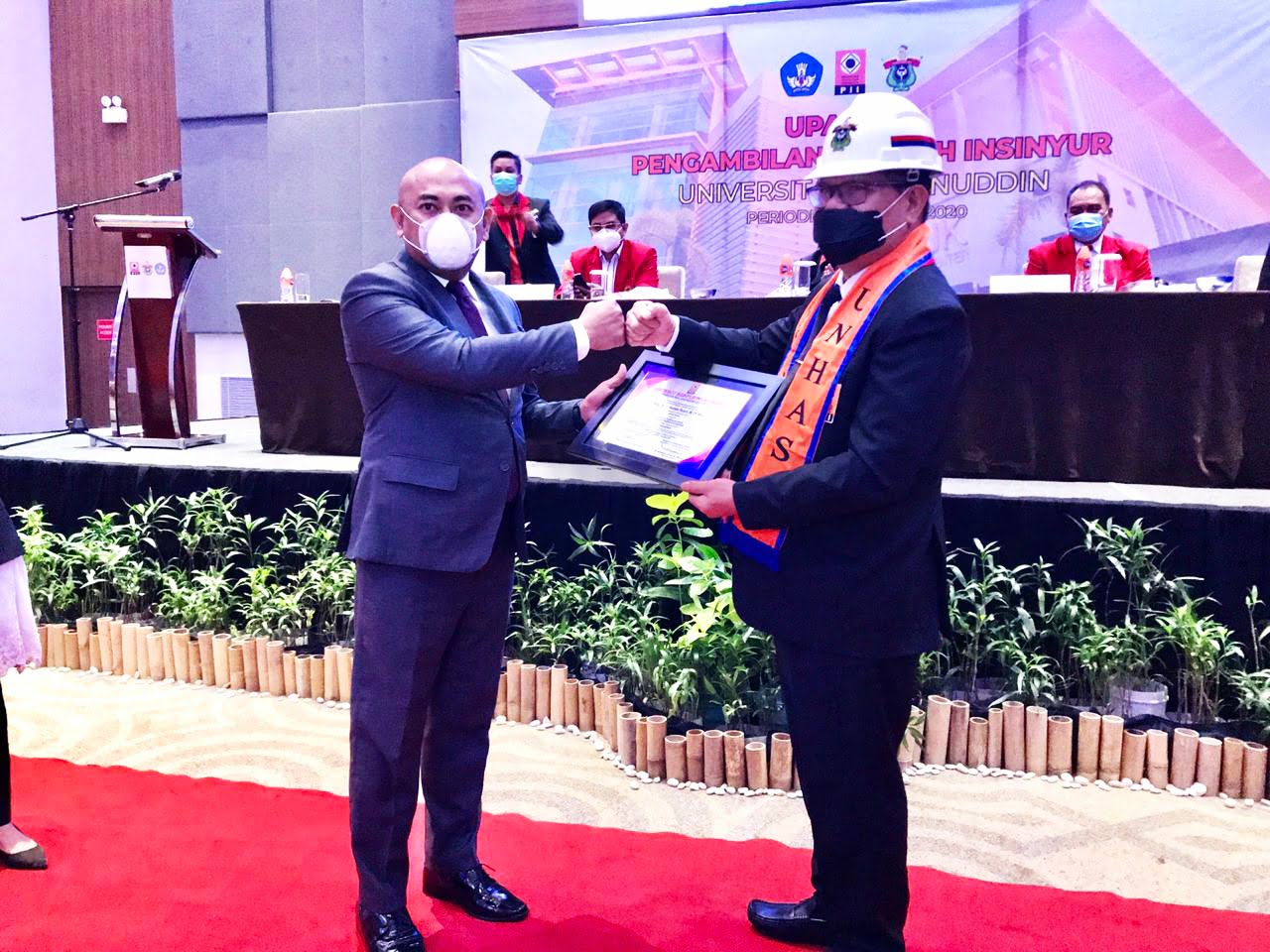 Rektor UNM Raih Gelar Insinyur Profesional Utama