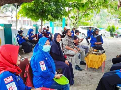 Monitoring Rekapitulasi Tingkat PPK, Komisioner dan Staf KPU Selayar Berbagi Tugas