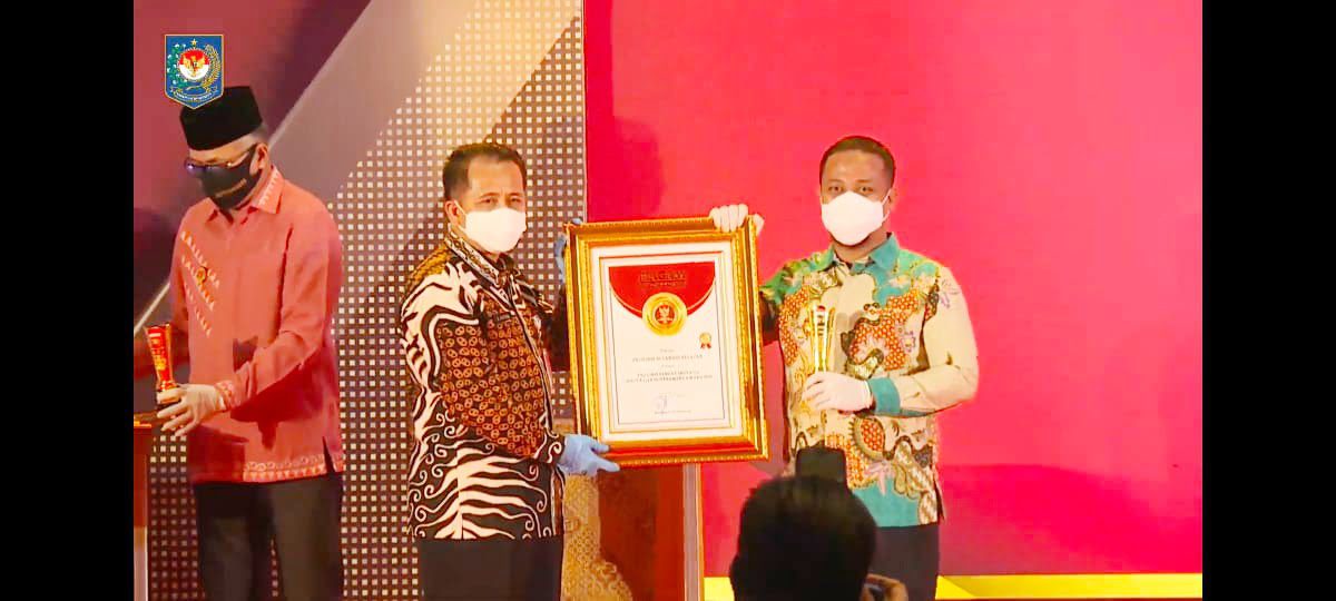 Pemprov Sulsel Terima Penghargaan Provinsi Sangat Inovatif dari Kemendagri
