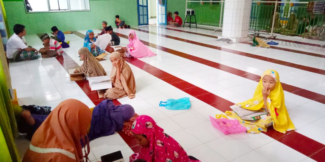 Remaja Masjid Nurul Taufik Rumpa Polman Gelar Pengajaran Spritual