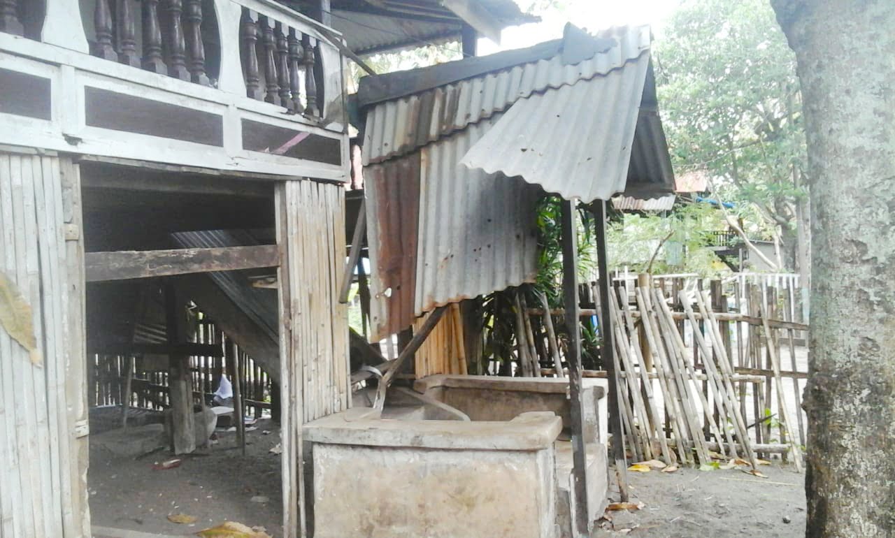 Angin Kencang Rusak Bangunan Rumah Warga dan Instalasi PLN di Selayar 2 Angin Kencang Rusak Bangunan Rumah Warga dan Instalasi PLN di Selayar