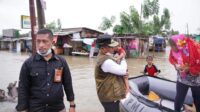 Wagub Sulsel Salurkan Bantuan Pengungsi Korban Banjir di Antang