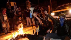 Ribuan Warga Israel Desak PM Benjamin Netanyahu Mundur