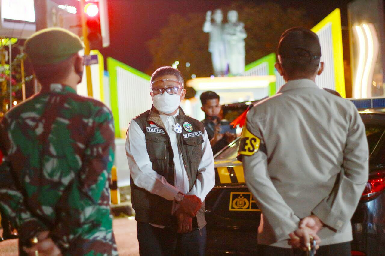 Kasus Covid-19 Masih Tinggi, Taufan Pawe Minta Warga Tetap Patuhi Jam Operasi Usaha