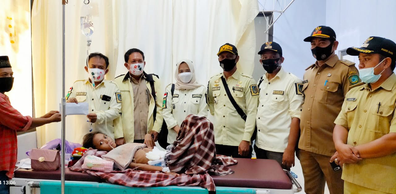 APDESI Beri Santunan ke Yuliana di RS Salewangang Maros