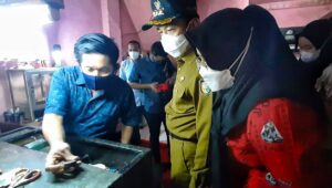 Bangkitkan Potensi Wisata, Rudy Kenalkan Pengrajin Perak Makassar