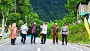 Resmikan 10 KM Jalan di Sinjai Barat, Gubernur Pastikan Kualitas Jalan yang Terbaik