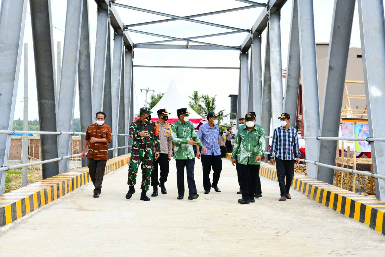 Resmikan Jembatan Sungai Watu, Gubernur: Mendorong peningkatan kesejahteraan masyarakat