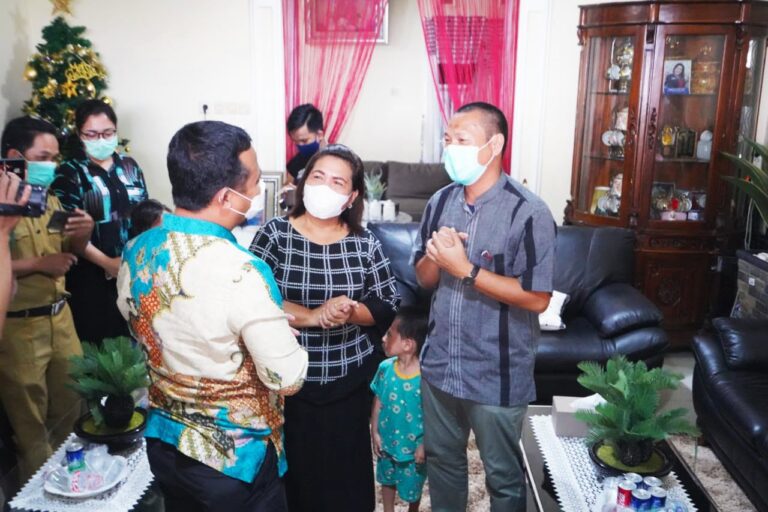 Wagub Sulsel Kunjungi Rumah Duka Ricko Mahulette 8 Wagub Sulsel Kunjungi Rumah Duka Ricko Mahulette