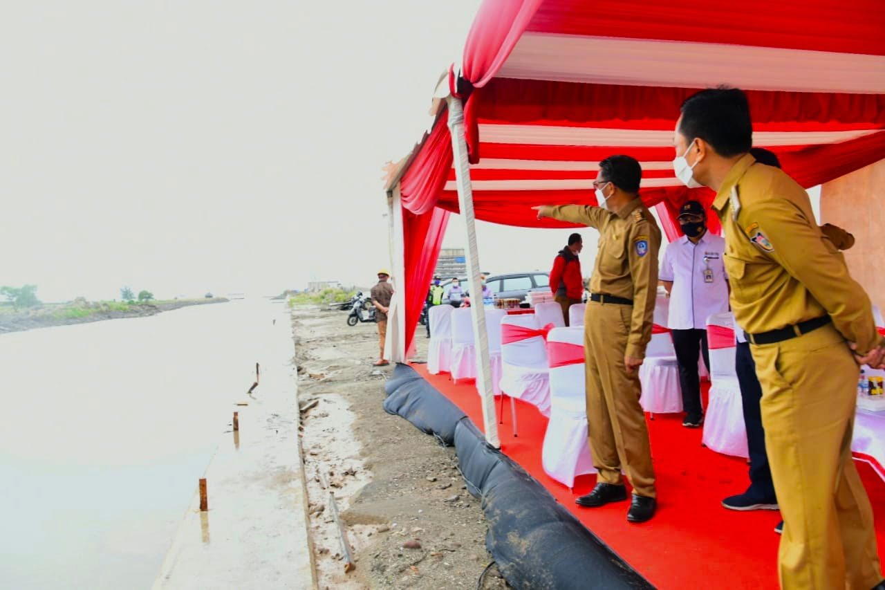 Gubernur Pastikan Aroma Tak Sedap di Pantai Losari Hilang