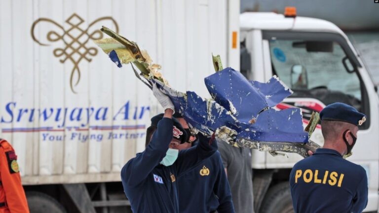 Awak Pesawat Sriwijaya Air SJ-182, Tidak Keluarkan Peringatan Darurat 6 Awak Pesawat Sriwijaya Air SJ-182, Tidak Keluarkan Peringatan Darurat