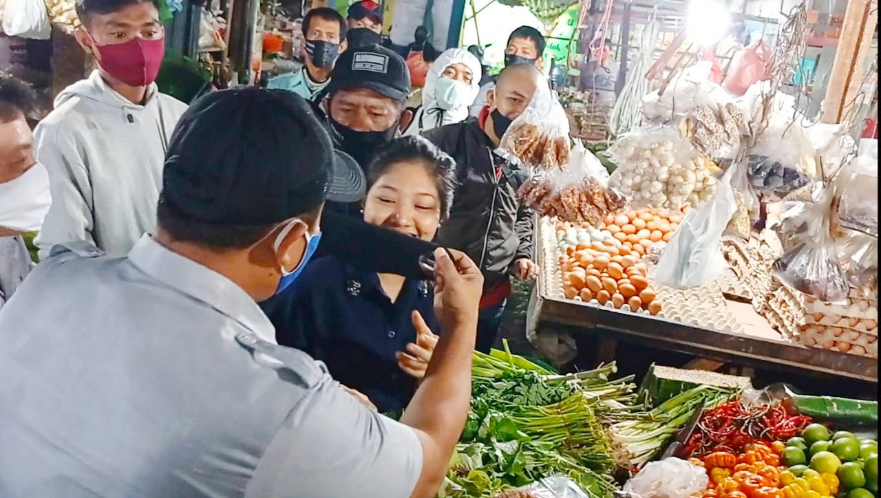 Direksi PD Pasar Makassar Lakukan Pengawasan dan Sosialisasi Bagi Pedagang dan Pengunjung Pasar