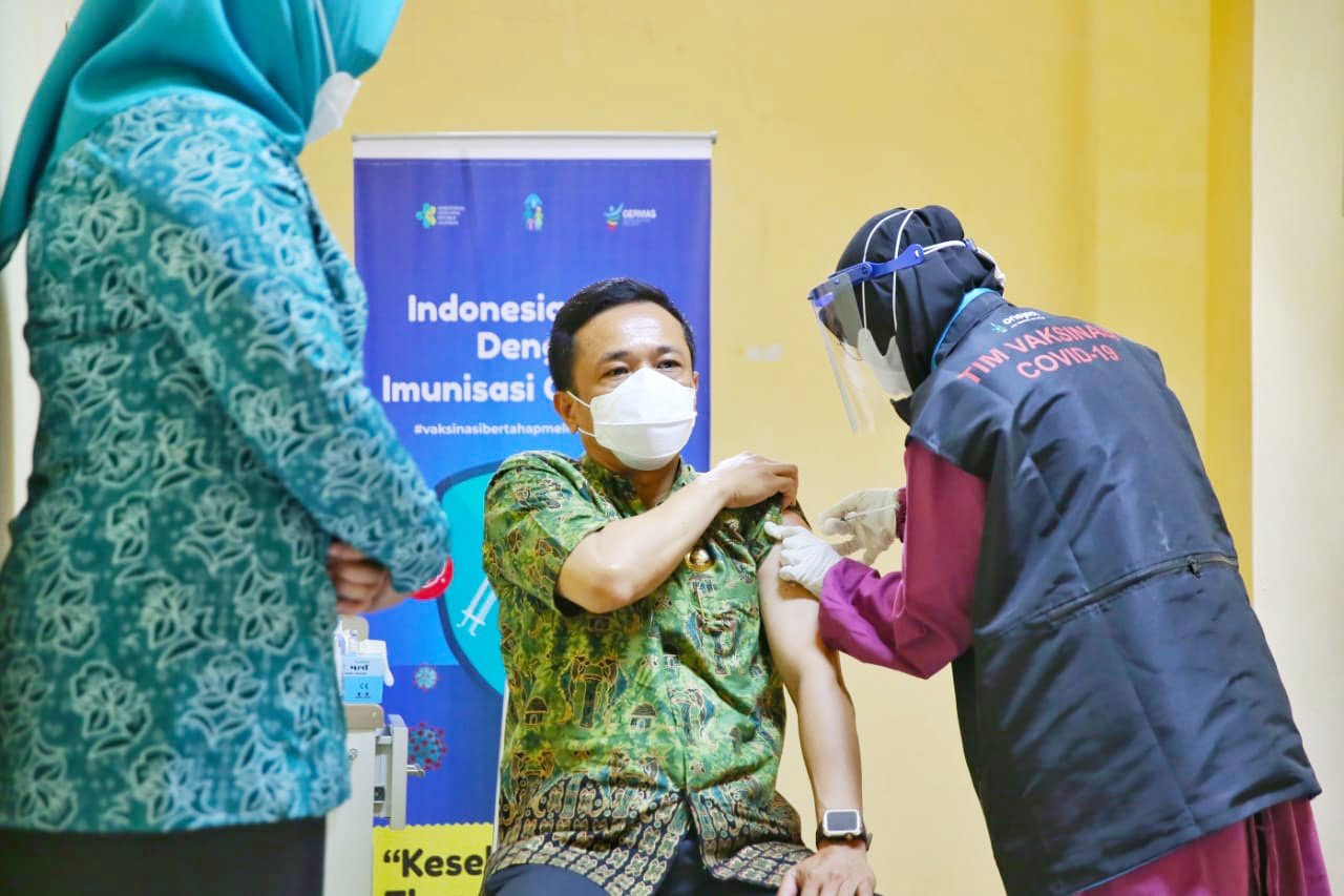Usai Divaksin, PJ Wali Kota Makassar: Jarumnya Seperti Suntik Untuk Bayi