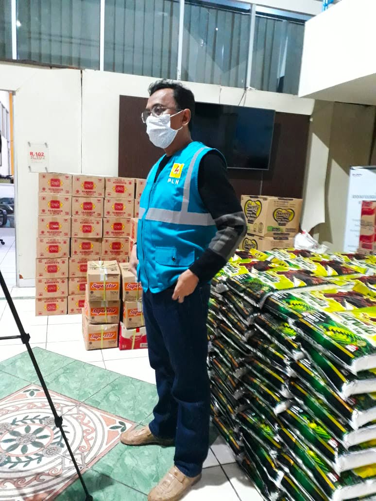 GM PLN Sulselrabar Bersama Relawan Menuju Sulbar Kirim Bantuan 2 GM PLN UIW Sulselrabar, Awaluddin Hafid.