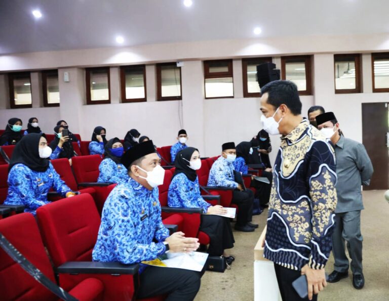 Bagikan 526 SK PNS, Pj Wali Kota Makassar Titipkan Pesan Moral 8 Bagikan 526 SK PNS, Pj Wali Kota Makassar Titipkan Pesan Moral