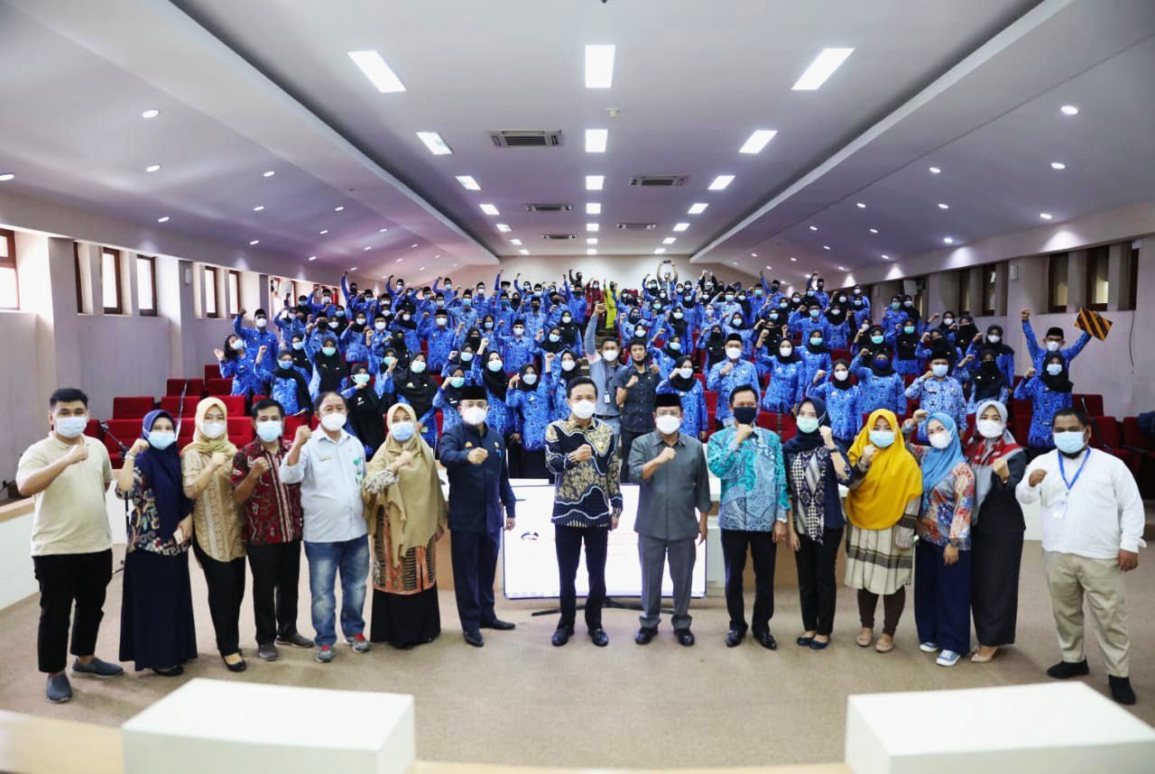 Bagikan 526 SK PNS, Pj Wali Kota Makassar Titipkan Pesan Moral