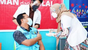Wagub Sulsel Minta Masyarakat Tidak Ragu di Vaksin Covid-19