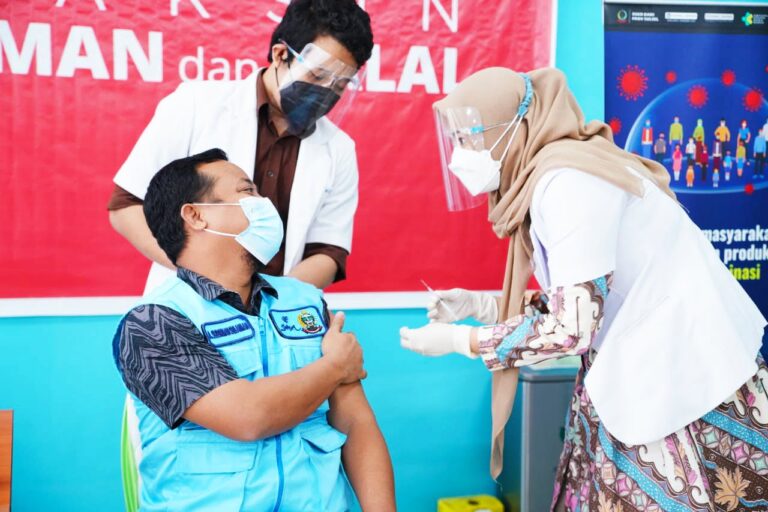 Wagub Sulsel Minta Masyarakat Tidak Ragu di Vaksin Covid-19 3 Wagub Sulsel Minta Masyarakat Tidak Ragu di Vaksin Covid-19