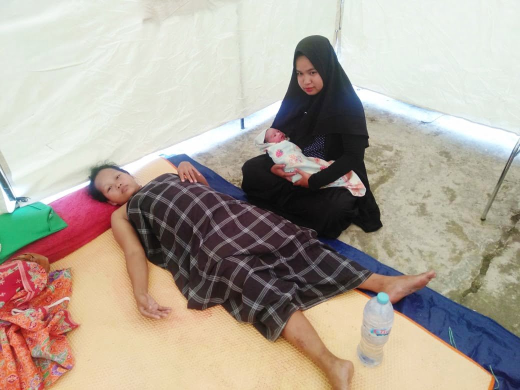 Ena Melahirkan di Tenda Pengungsian  Huntara AMCF Pasca Gempa Sulbar