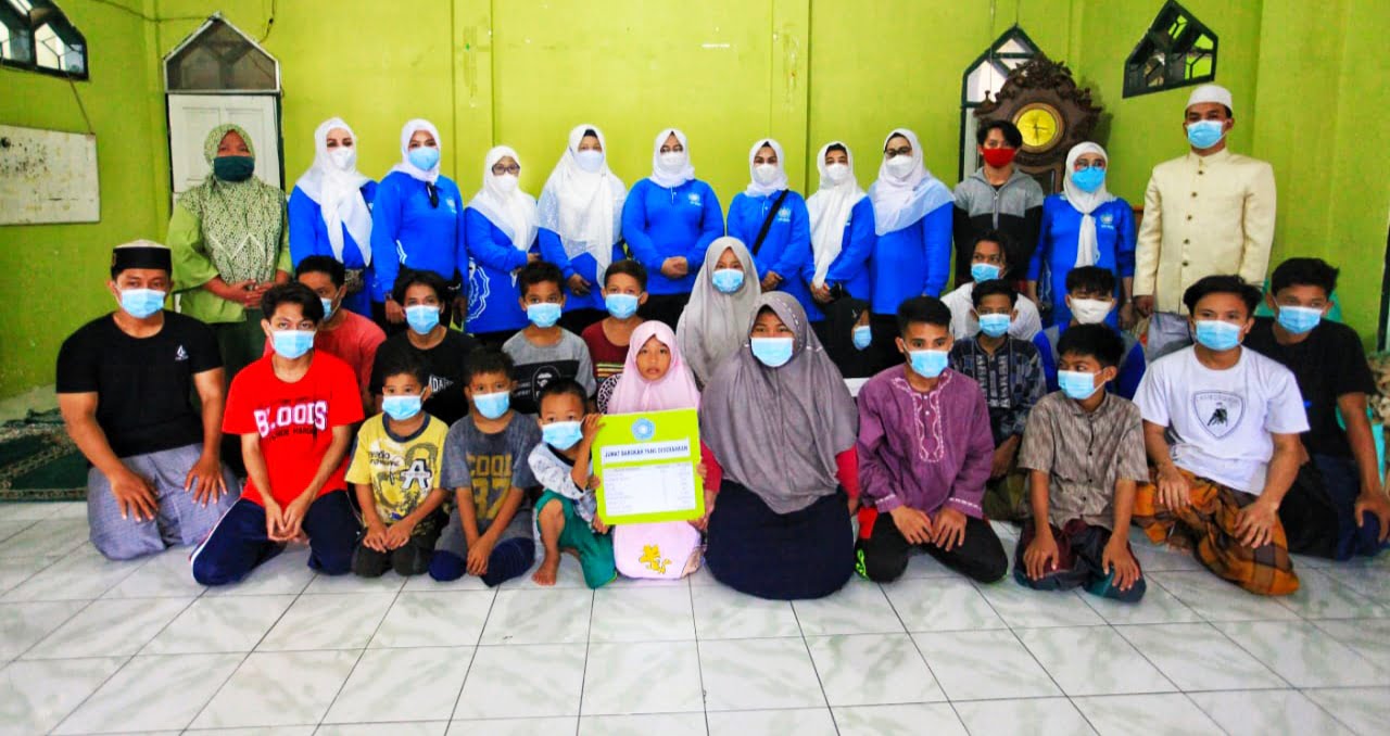 Jumat Berkah, TP PKK Makassar Berbagi Bersama Anak Panti