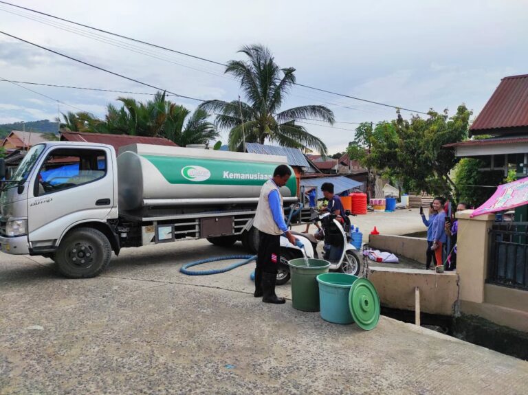 AMCF Alirkan Air Bersih di Posko Pengungsian dan Rumah Warga Pasca Gempa Sulbar 4 AMCF Alirkan Air Bersih di Posko Pengungsian dan Rumah Warga Pasca Gempa Sulbar