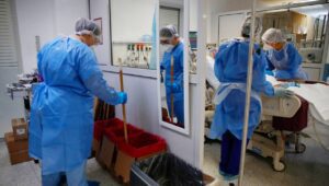 Kasus Covid-19 Dunia Turun Tiga Minggu Berturut-Turut