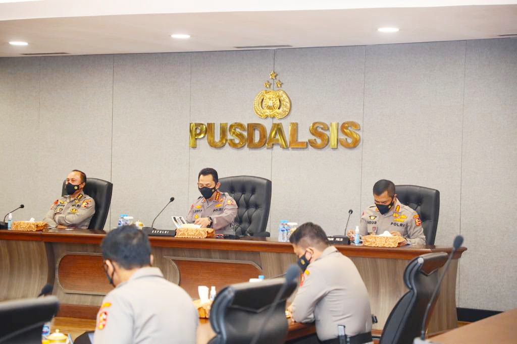 Kabaharkam Dampingi Kapolri Rapat Persiapan PPKM Skala Mikro