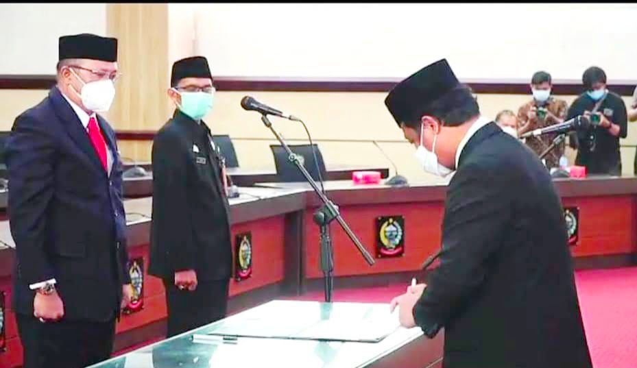 Wagub Sulsel Lantik Ashari Fakhsirie Radjamilo sebagai Kadis Perdagangan 2 Wagub Sulsel Lantik Ashari Fakhsirie Radjamilo sebagai Kadis Perdagangan