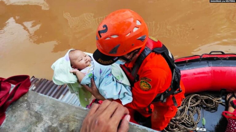 Jakarta Diterjang Banjir, Lebih dari 1.000 Warga Dievakuasi